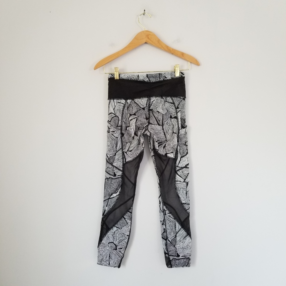 Lululemon Goal Crusher Capri Tight Black White Mesh Trim Workout Athleisure Sz 4 - Picture 2 of 8